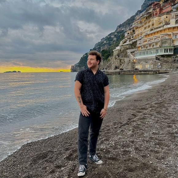 Meet your Posher, Tyler - Picture 3 of 3